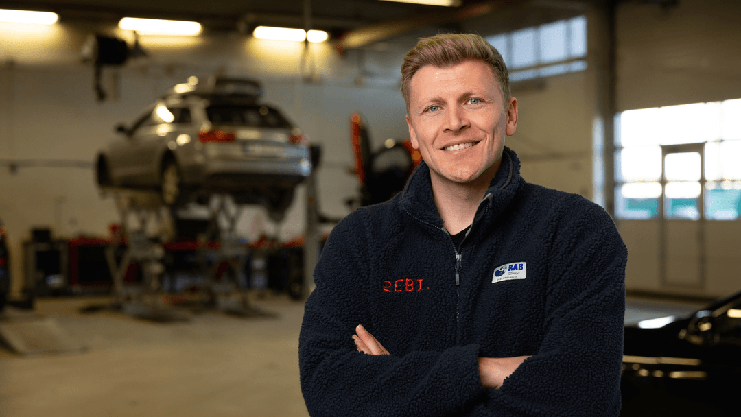 Reparer bilen uten å løfte en finger!