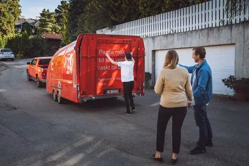 Rebil henter bilen der du er